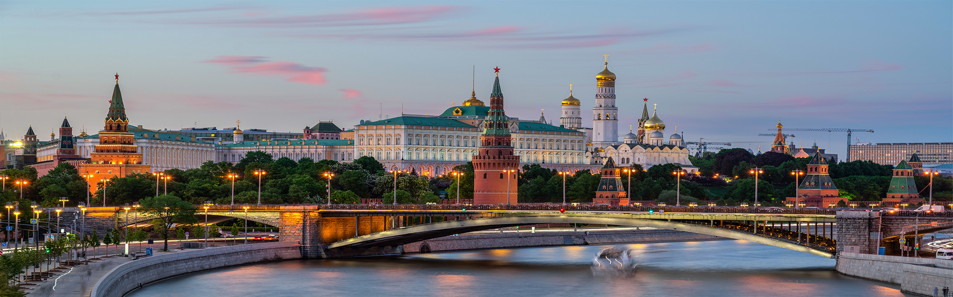 moskva river with long exposure near kremlin evening moscow russia