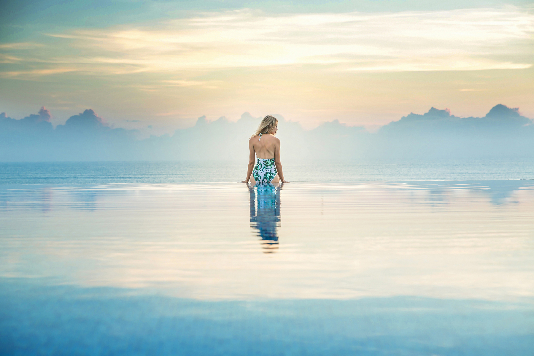 Melia Danang infinity pool