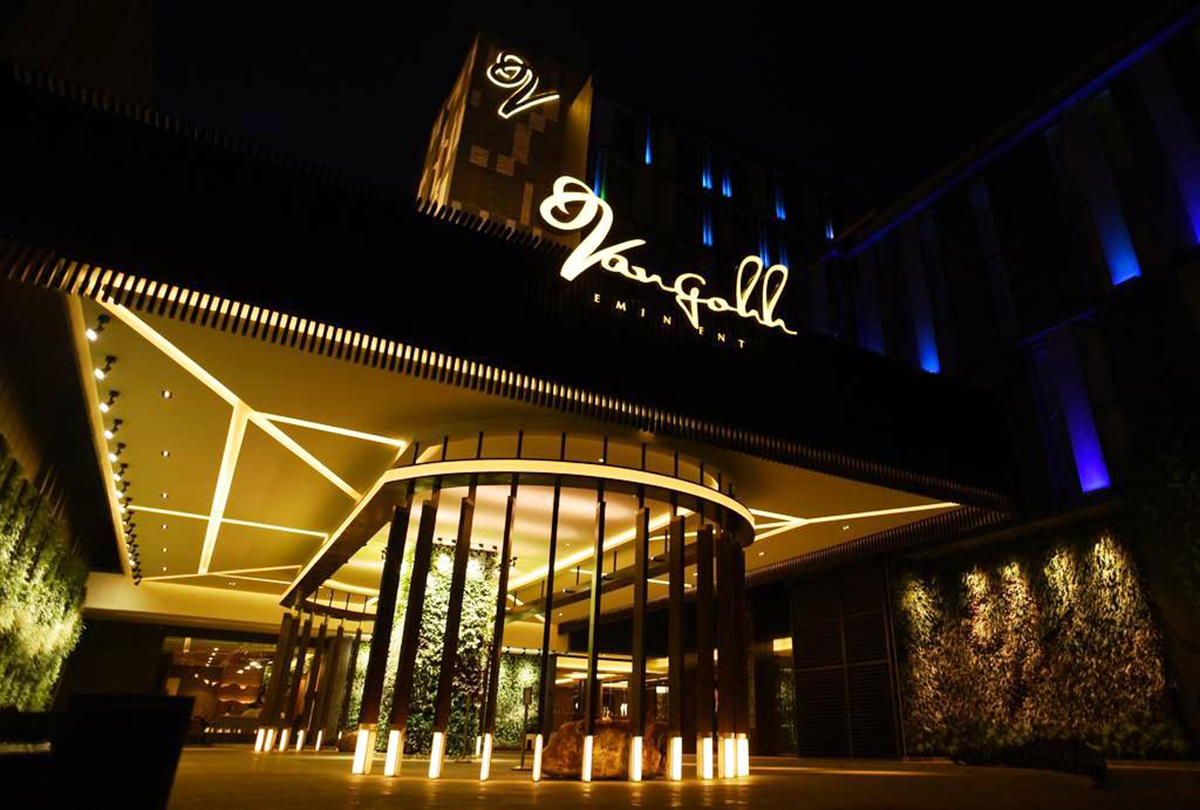 Vangohh Eminent Hotel Spa 11