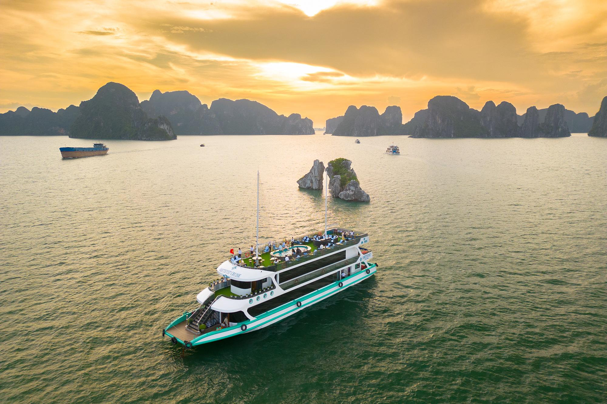 Du thuyền Amethyst Day Hạ Long 1