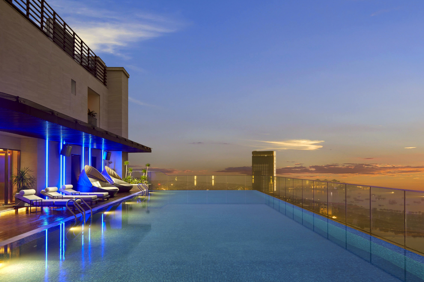 The Watson Premium Halong 2